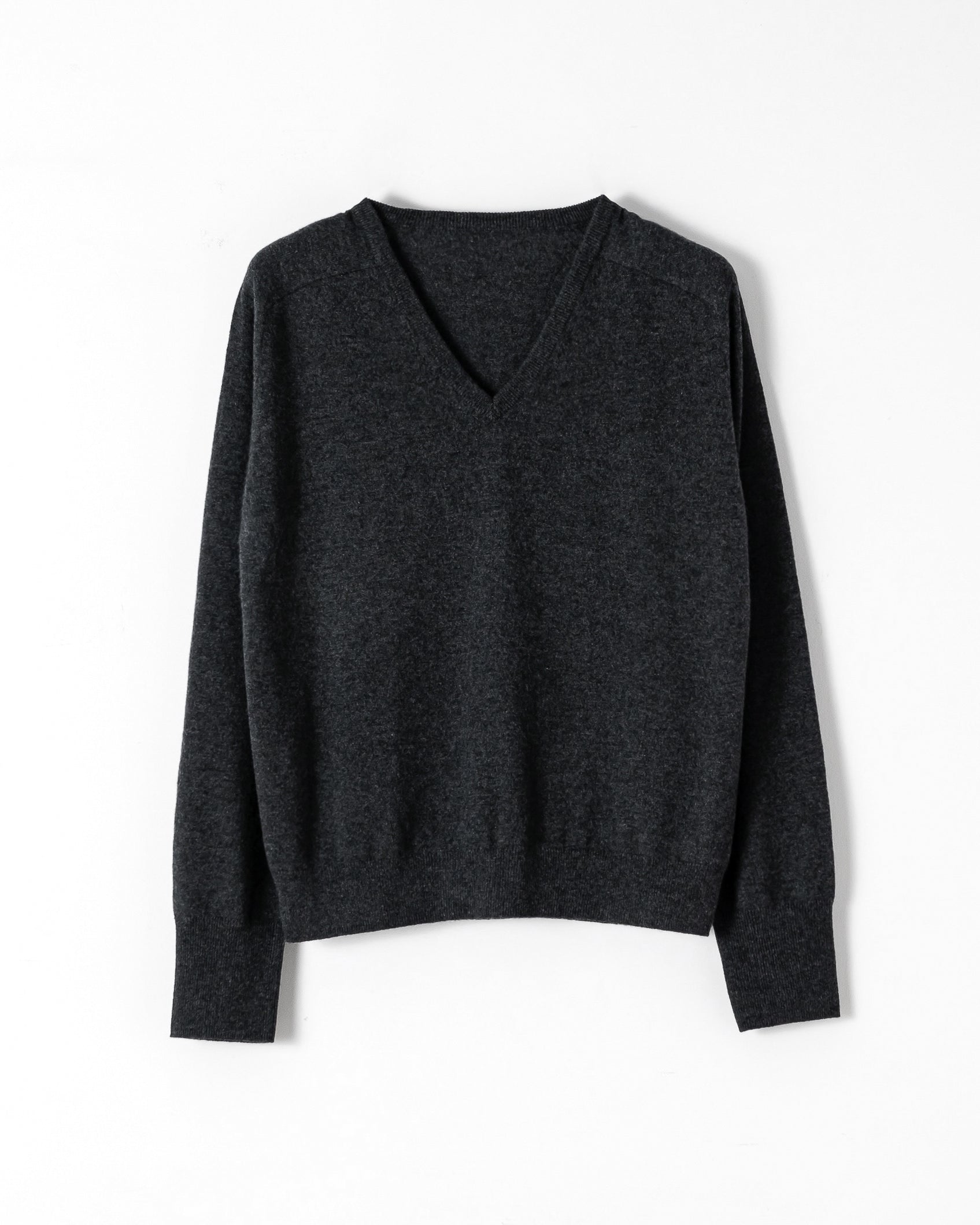 【ILEAN】アイリーン　カシミヤVネックニット CASHMERE V-NECK KNIT / CHARCOAL GRAY – ILEAN